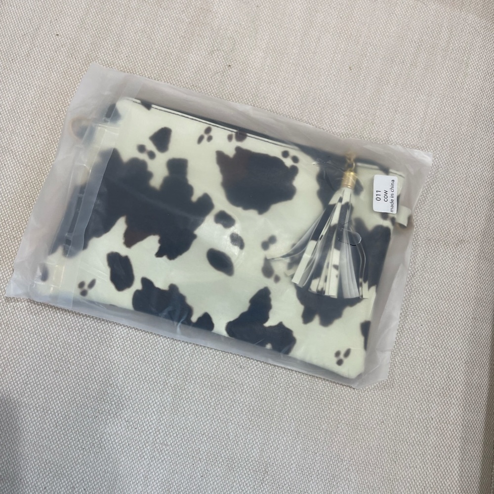 Get A Moove On Wristlet Tassel Pouch New in Package - Picture 2 of 6